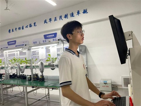 吴锦文生活照2